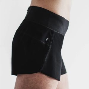 NOBULL WOMEN'S PACE SHORT 3"